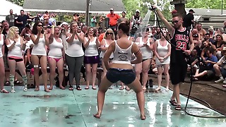 Great inexperienced humid challenge outdoors by the pool