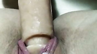 Branquinha querendo um pau grande na bucetinha rosada