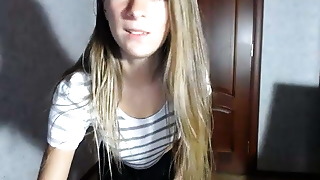 Fine bum  shakes it and dances in pantyhose