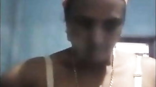 Tamil aunty gets naked during dress change