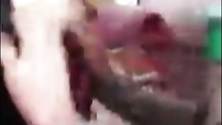 ders calisiyorum ayagina kizi goturuyor eleman