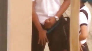 asmaa betmos zeb fi alshar3